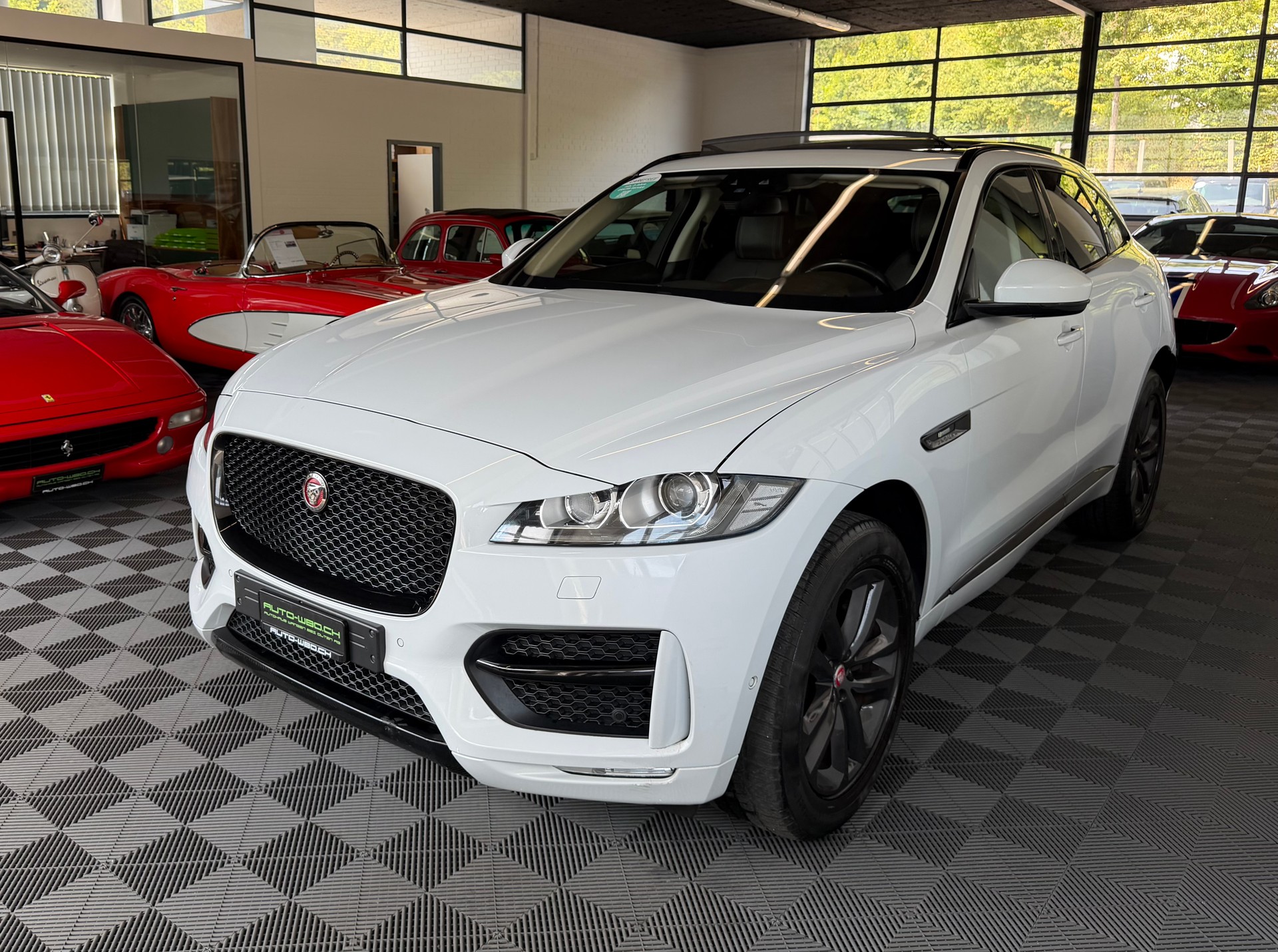JAGUAR F-Pace 3.0 D300 R-Dynamic S AWD-image-5