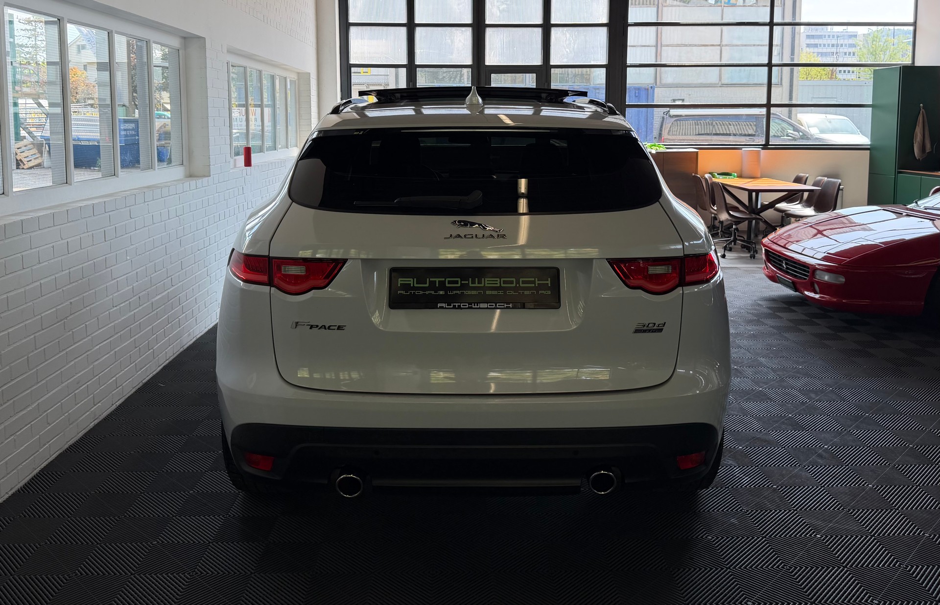 JAGUAR F-Pace 3.0 D300 R-Dynamic S AWD-image-3