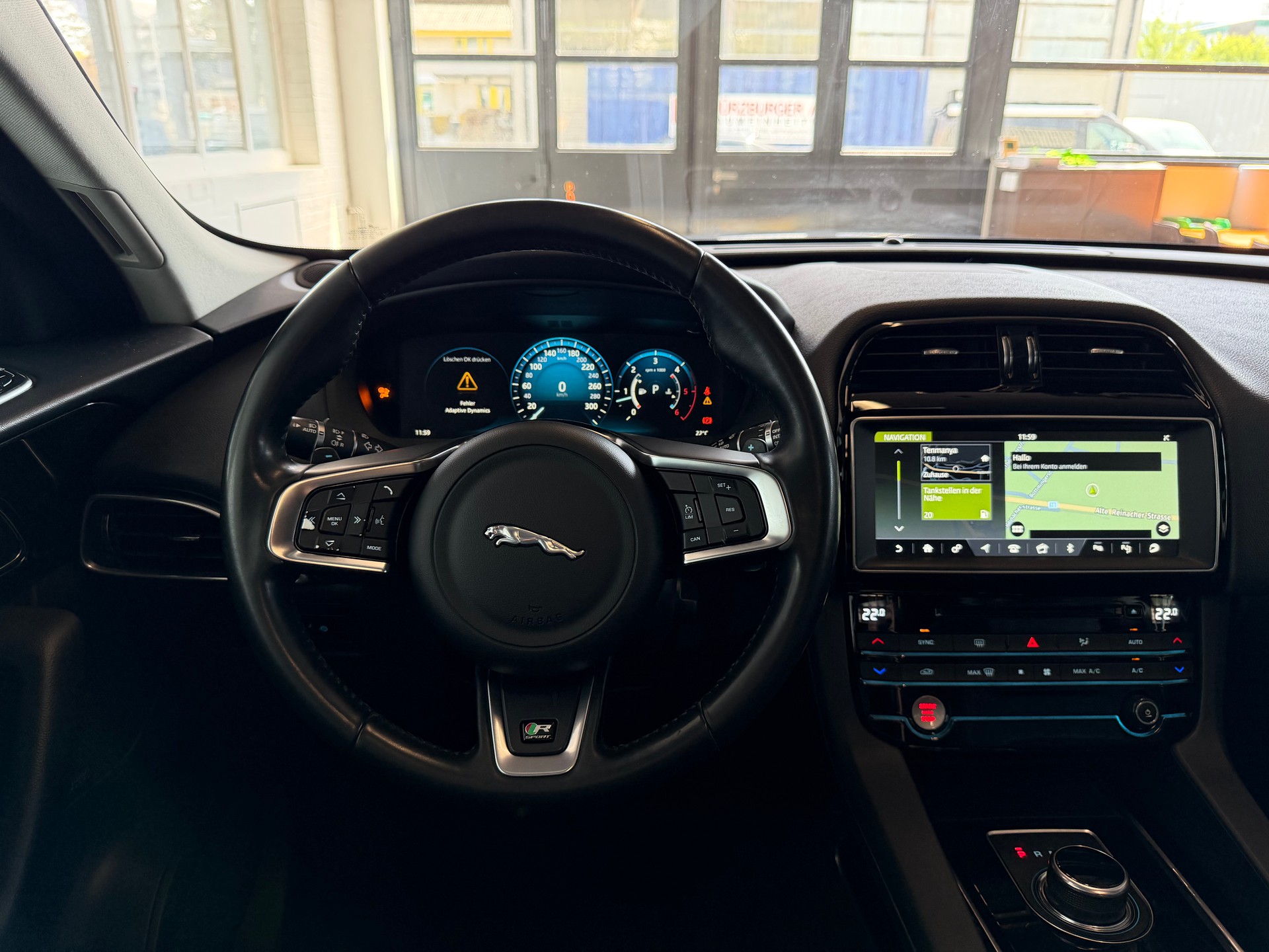 JAGUAR F-Pace 3.0 D300 R-Dynamic S AWD-image-11
