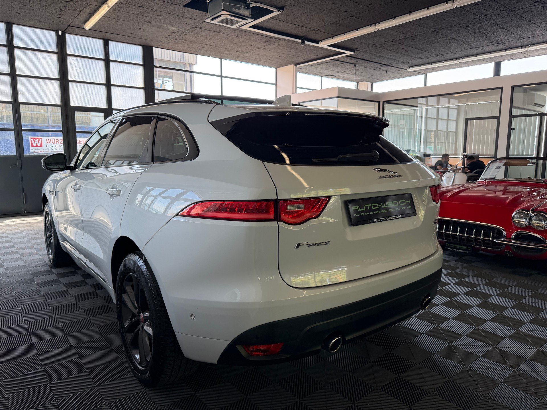 JAGUAR F-Pace 3.0 D300 R-Dynamic S AWD-image-4