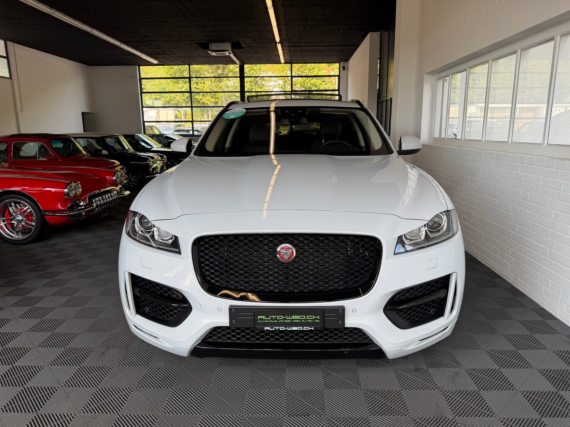 JAGUAR F-Pace 3.0 D300 R-Dynamic S AWD-image-6