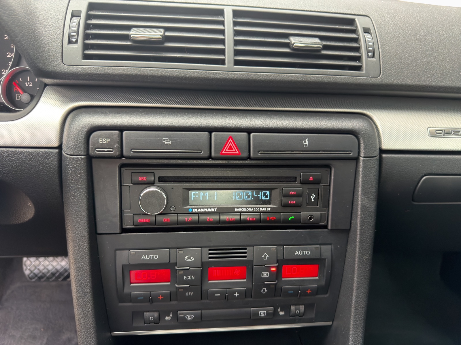 AUDI A4 Limousine 3.2 FSI quattro-image-12