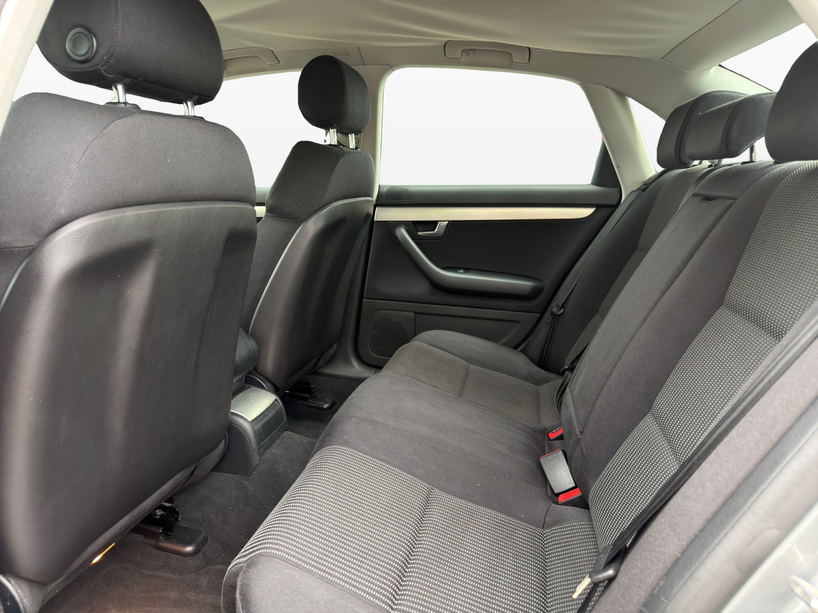 AUDI A4 Limousine 3.2 FSI quattro-image-18