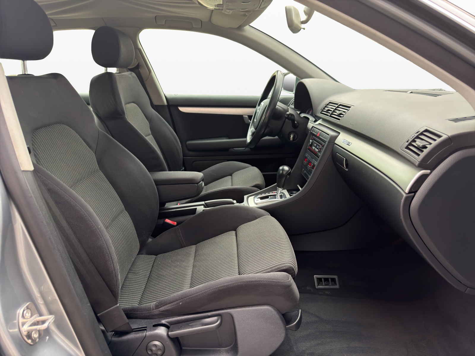 AUDI A4 Limousine 3.2 FSI quattro-image-14