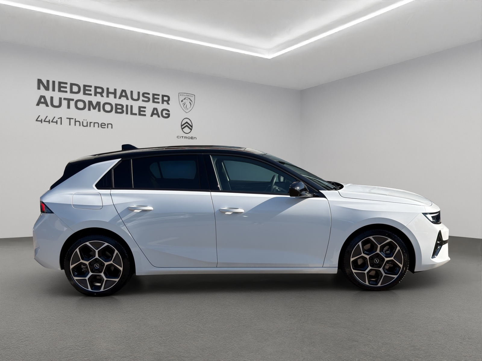 OPEL Astra 1.6 T PHEV 180 Swiss Plus-image-1