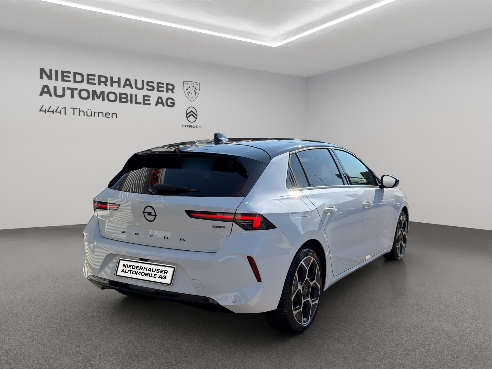 OPEL Astra 1.6 T PHEV 180 Swiss Plus-image-2