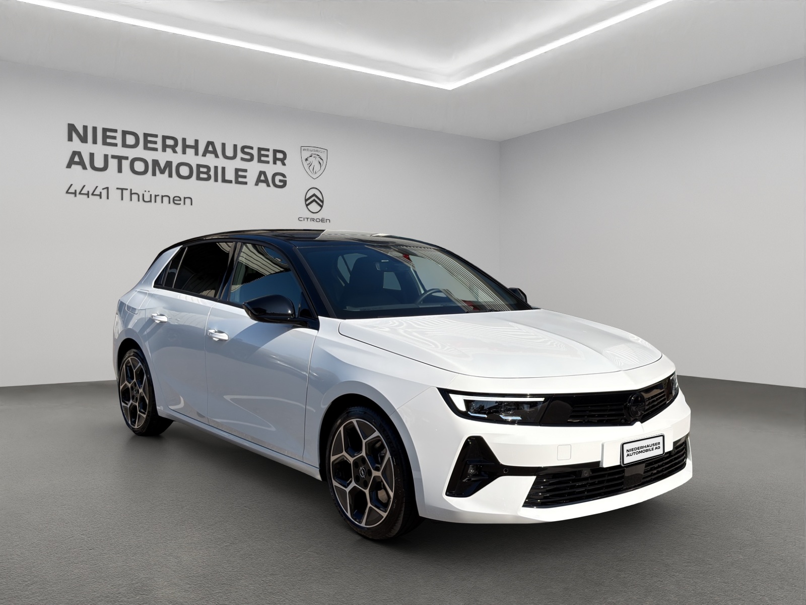OPEL Astra 1.6 T PHEV 180 Swiss Plus-image-0