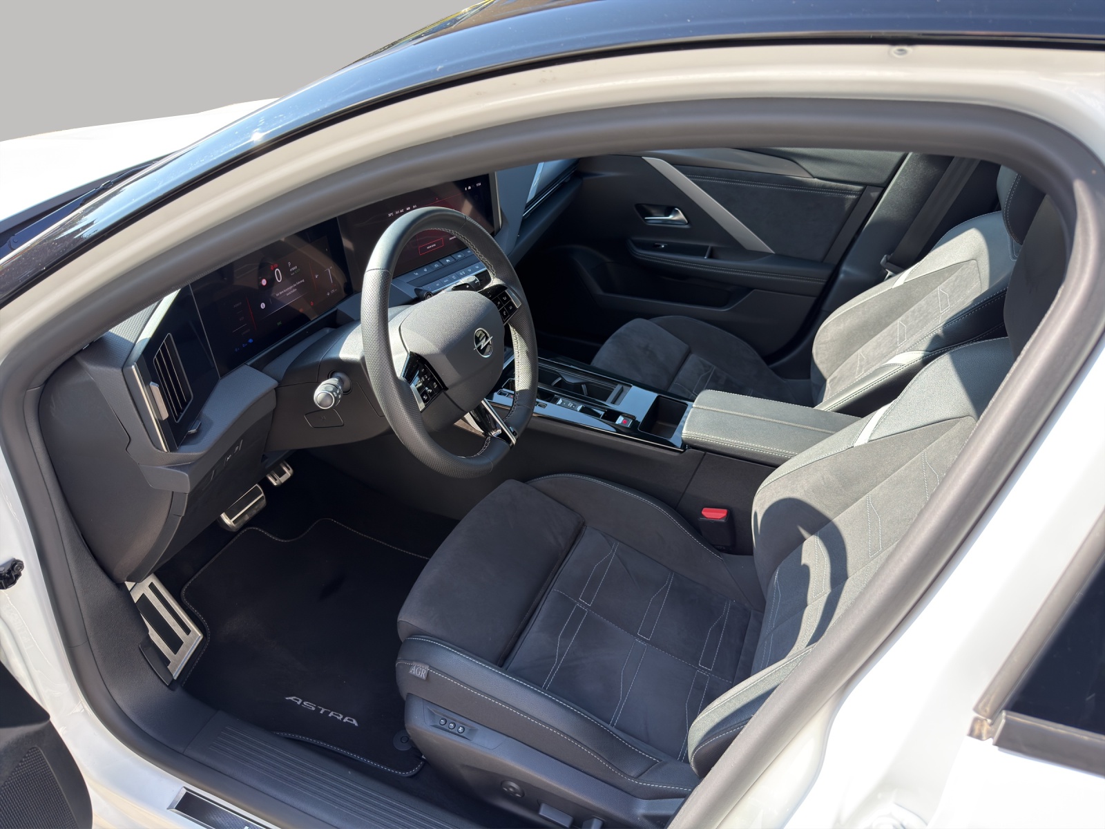 OPEL Astra 1.6 T PHEV 180 Swiss Plus-image-3