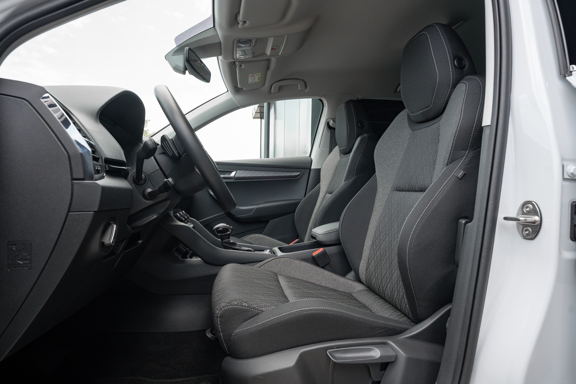 SKODA Karoq 1.5 TSI Top Selection DSG-image-9