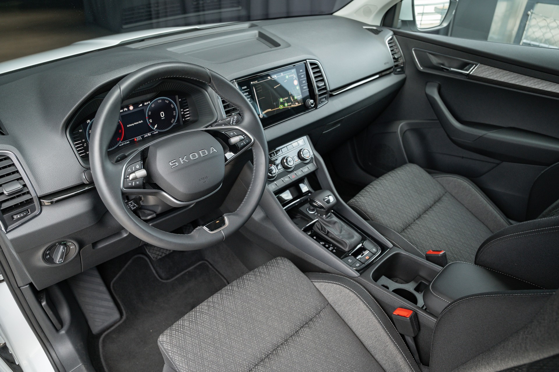 SKODA Karoq 1.5 TSI Top Selection DSG-image-12