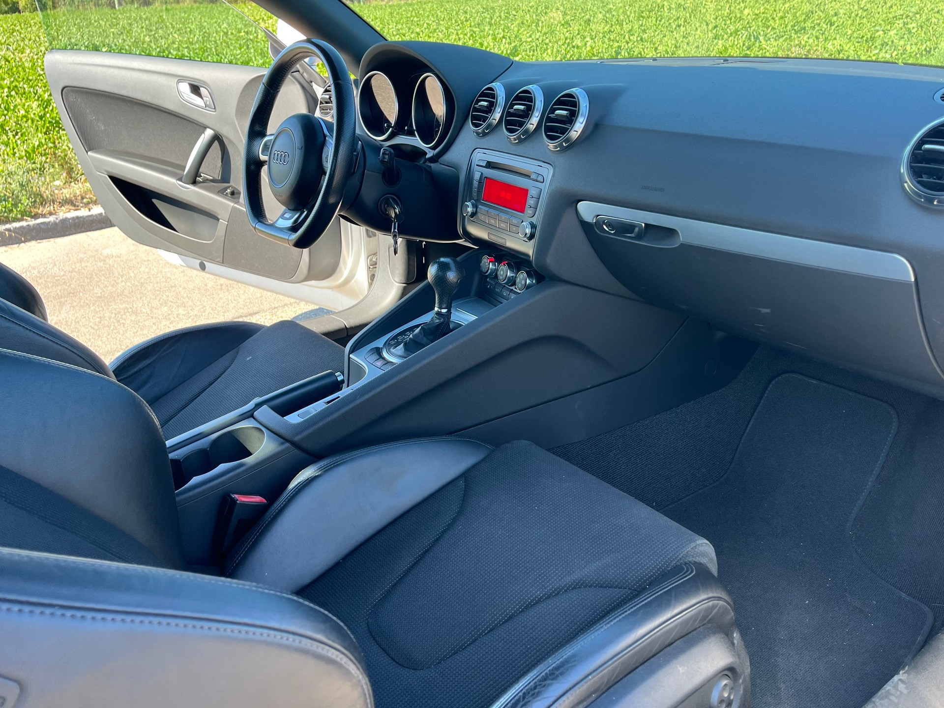 AUDI TT Roadster 2.0 TFSI-image-15