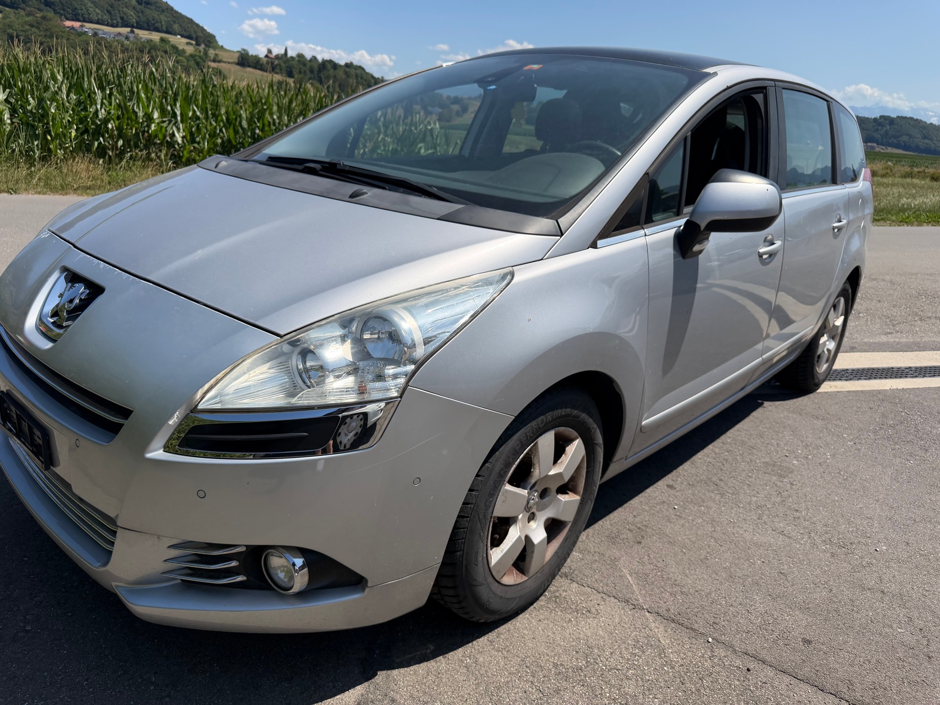 PEUGEOT 5008 1.6 16V T Family-image-2