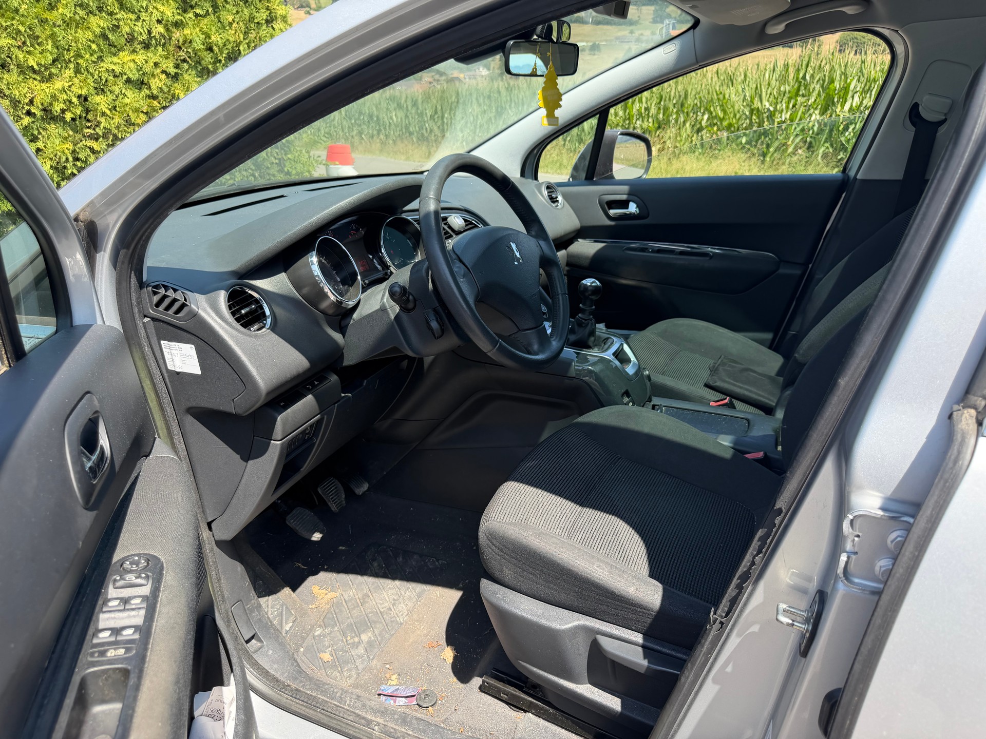 PEUGEOT 5008 1.6 16V T Family-image-5