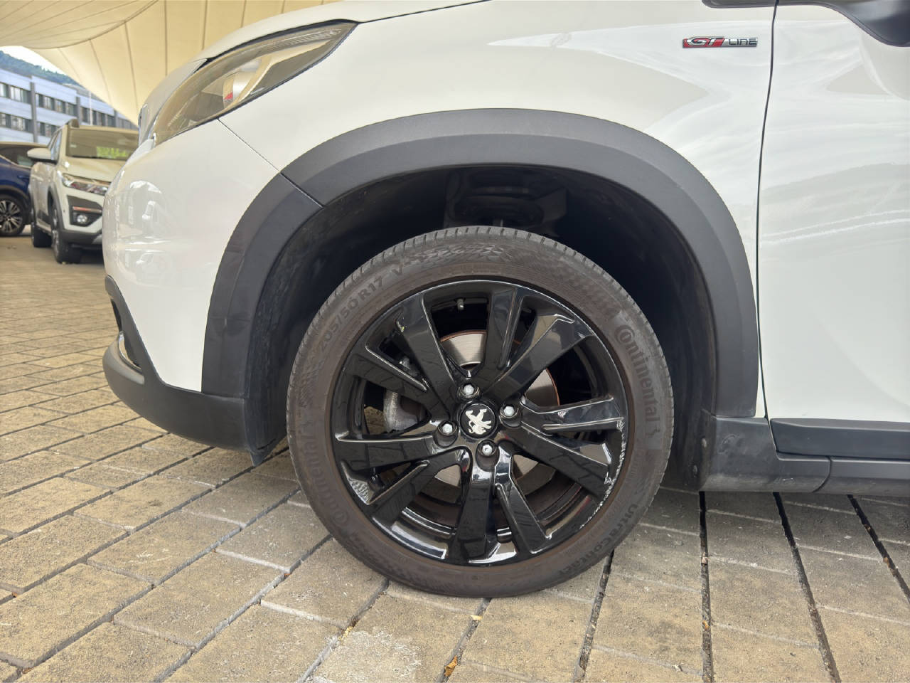 PEUGEOT 2008 1.2 PureTech 110 Allure S/S *Automat*-image-17