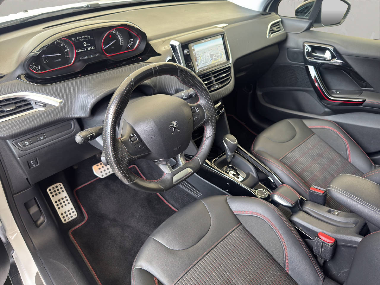 PEUGEOT 2008 1.2 PureTech 110 Allure S/S *Automat*-image-7