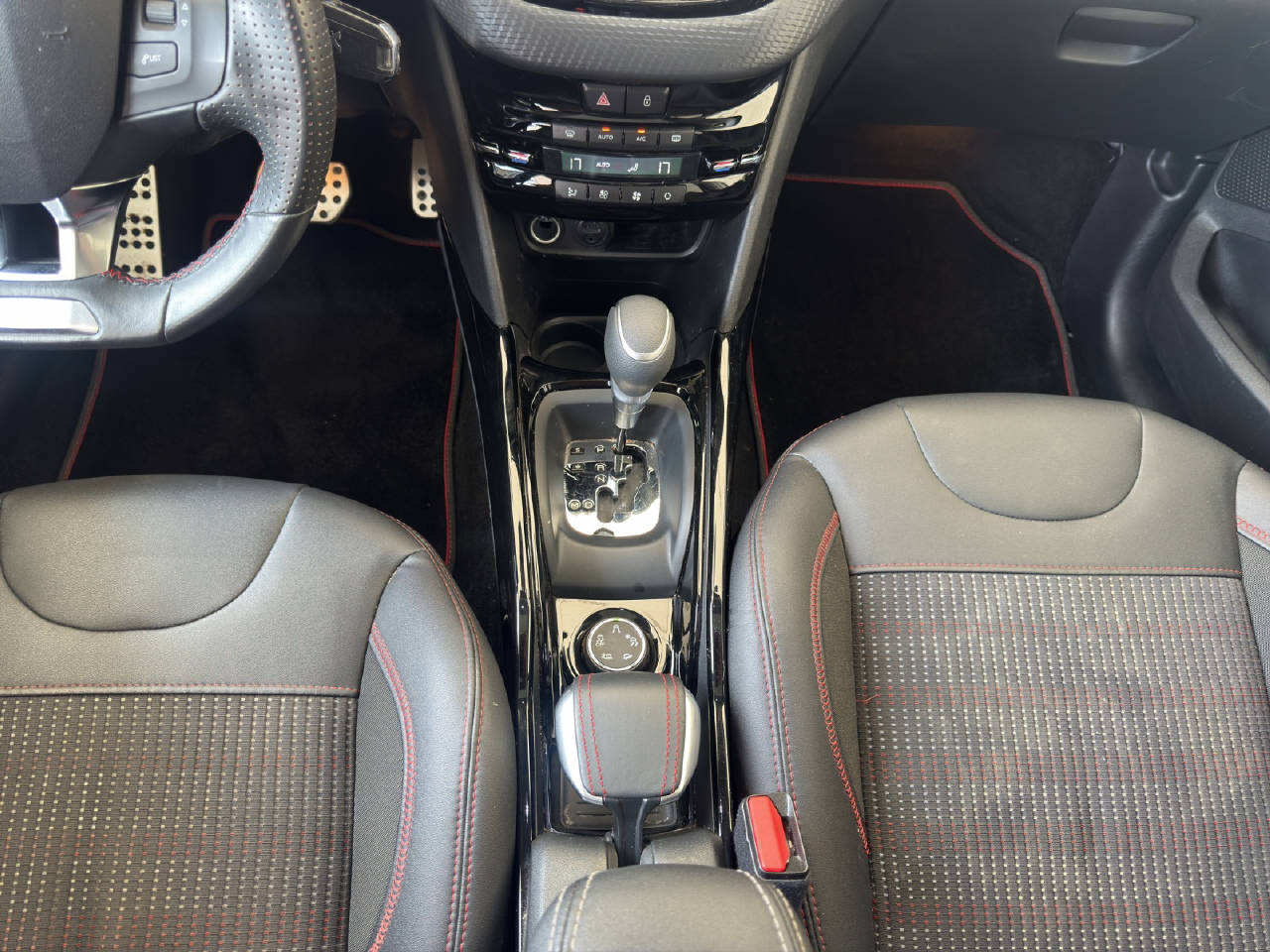 PEUGEOT 2008 1.2 PureTech 110 Allure S/S *Automat*-image-15