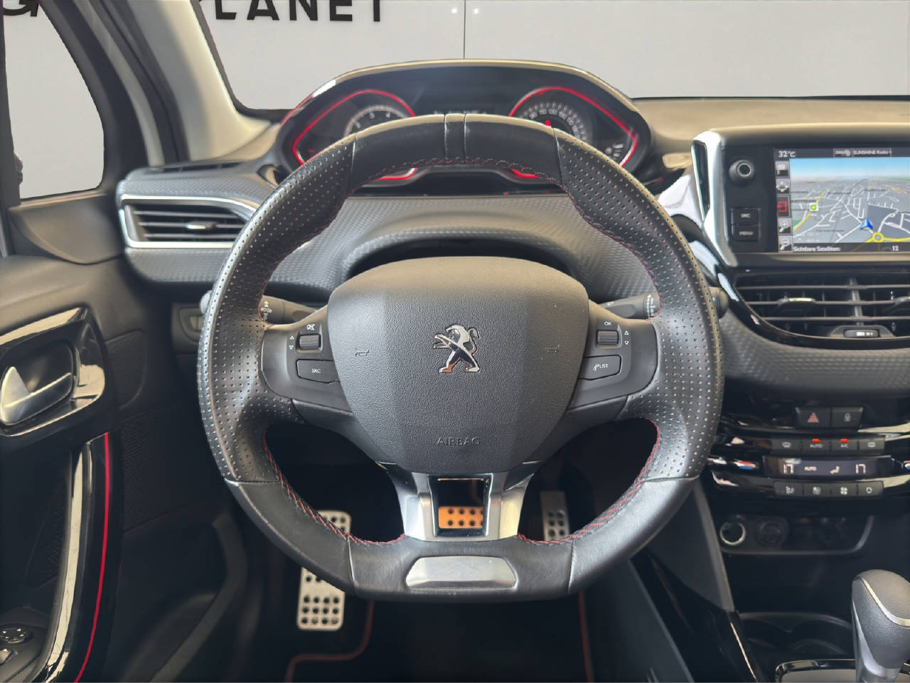 PEUGEOT 2008 1.2 PureTech 110 Allure S/S *Automat*-image-13