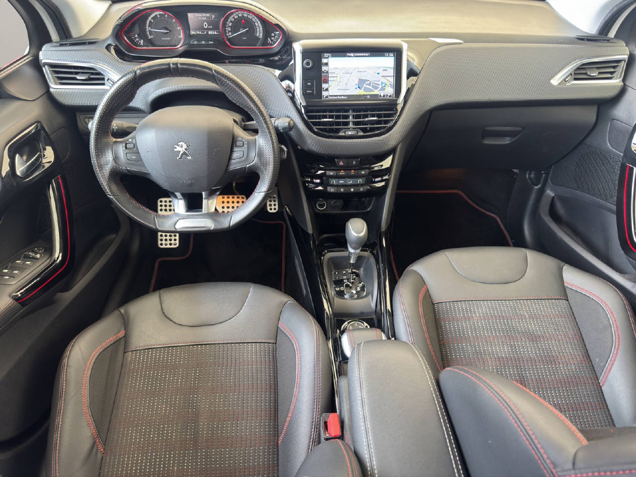 PEUGEOT 2008 1.2 PureTech 110 Allure S/S *Automat*-image-16