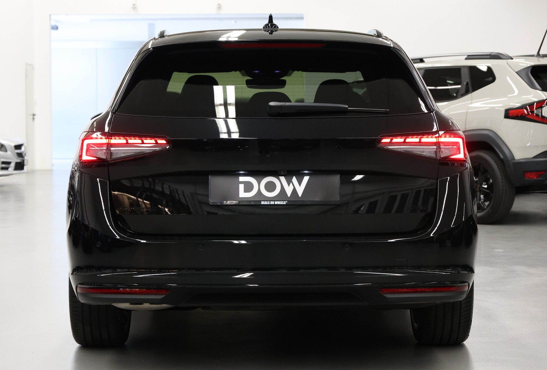 SKODA Superb Combi 2.0 TDI Sportline 4x4 DSG-image-8