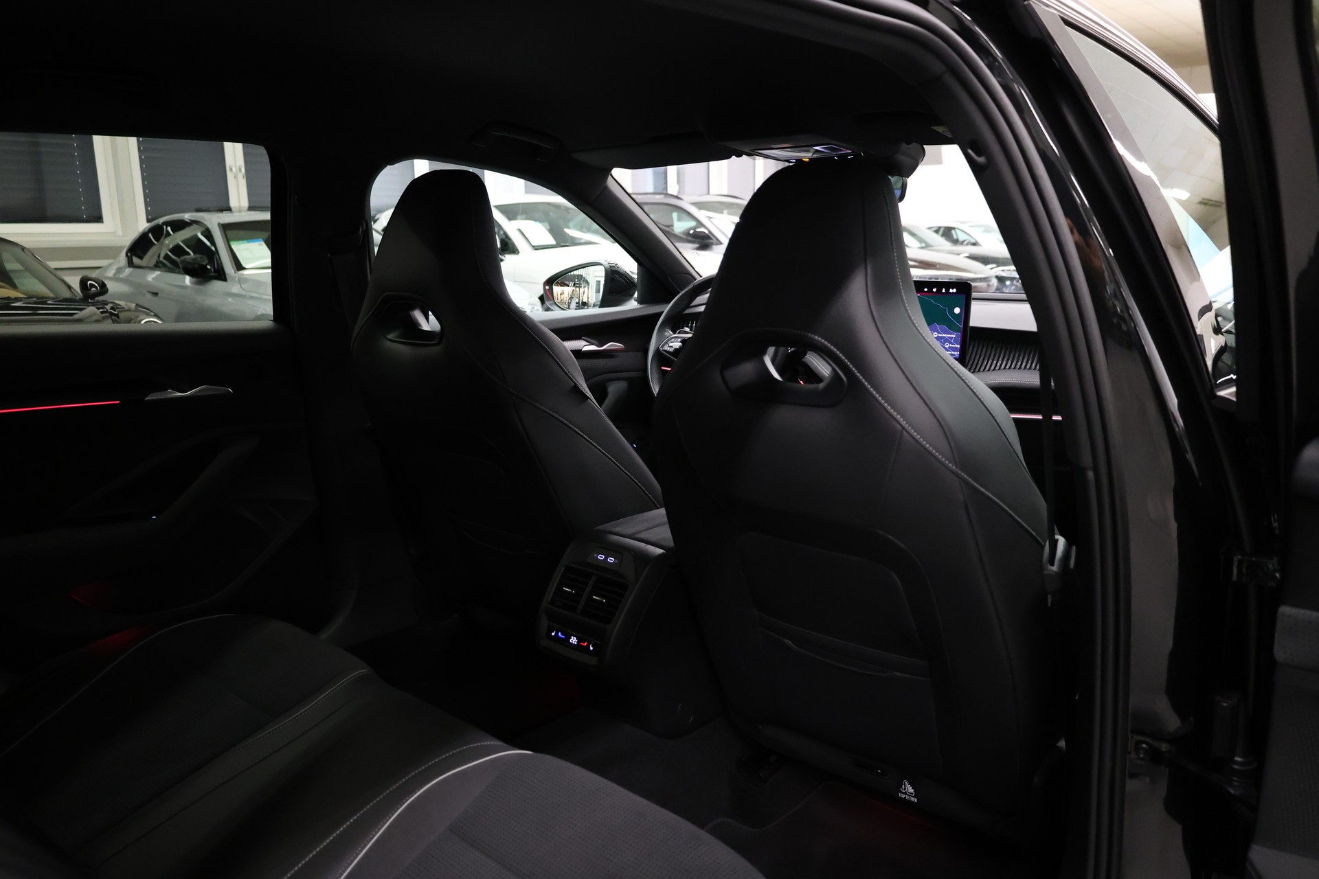 SKODA Superb Combi 2.0 TDI Sportline 4x4 DSG-image-26