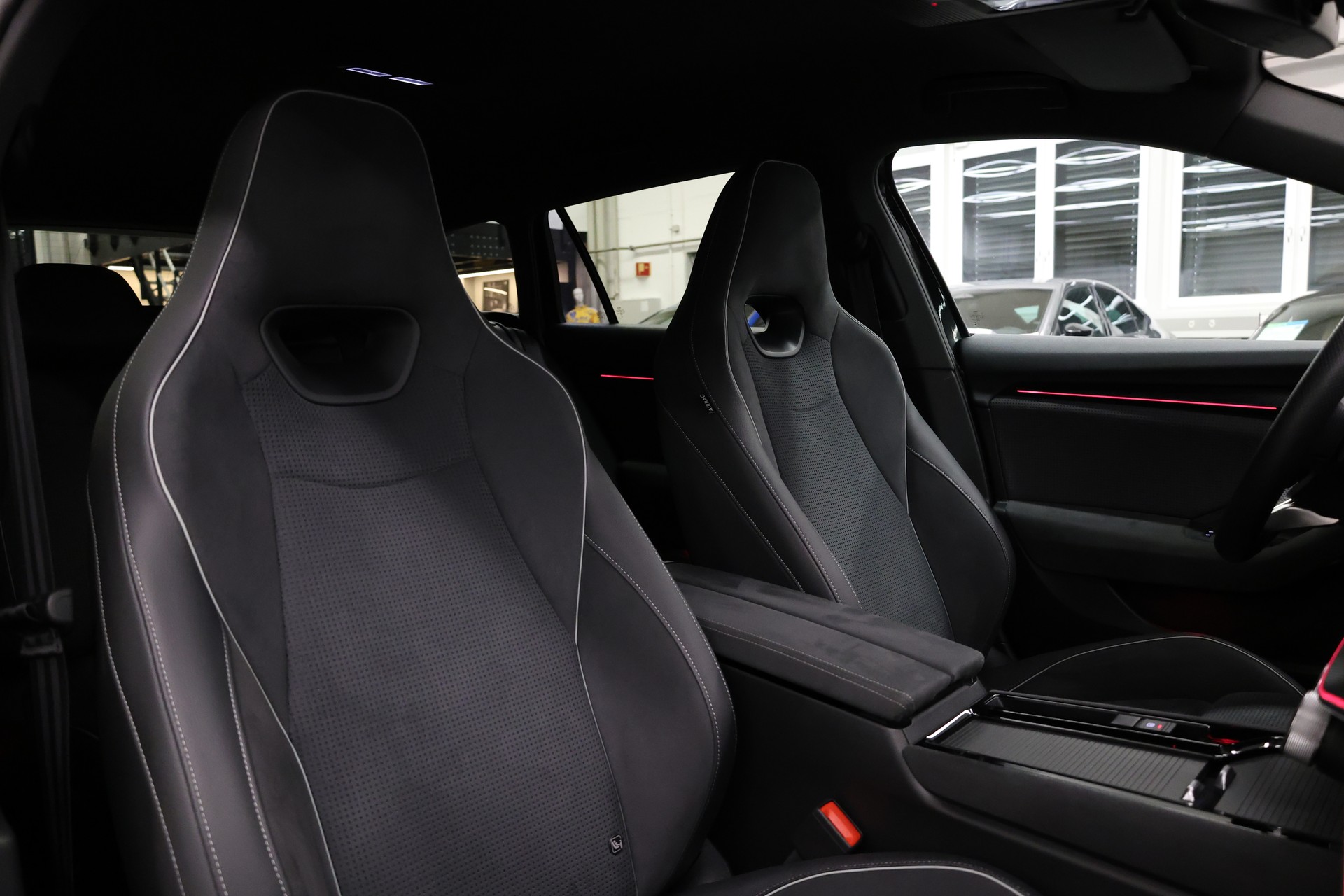 SKODA Superb Combi 2.0 TDI Sportline 4x4 DSG-image-19