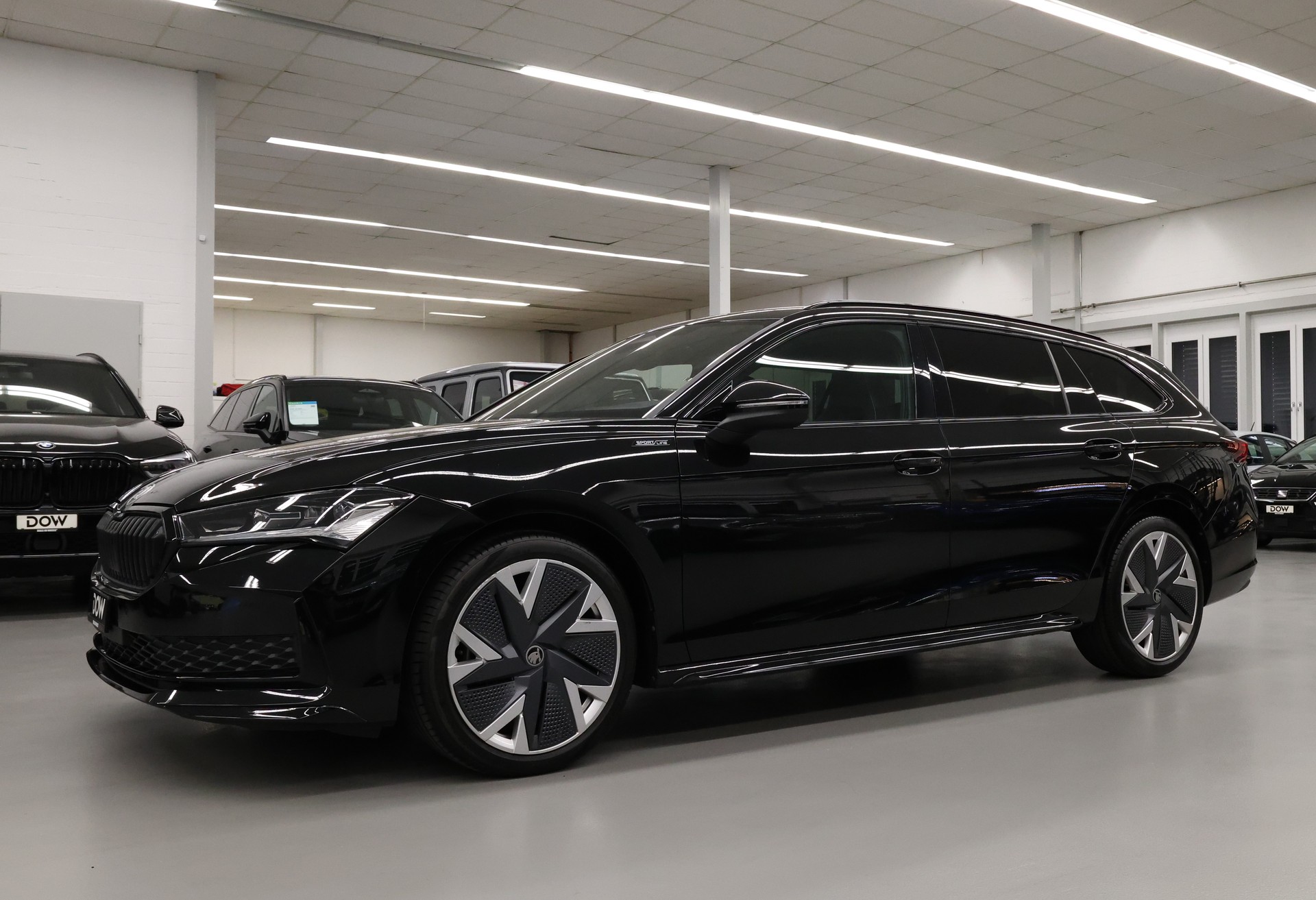 SKODA Superb Combi 2.0 TDI Sportline 4x4 DSG-showroom-element-3