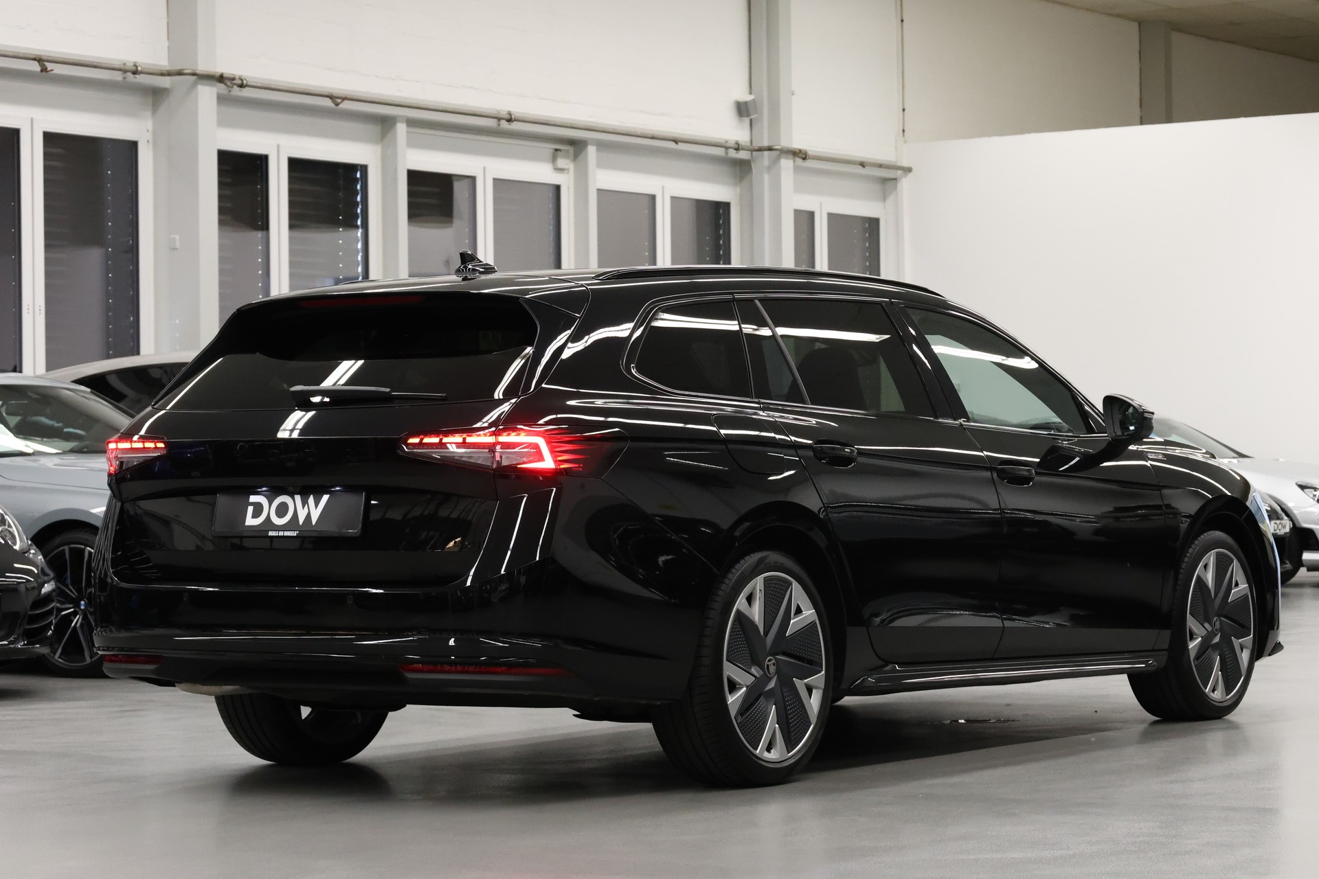 SKODA Superb Combi 2.0 TDI Sportline 4x4 DSG-image-6