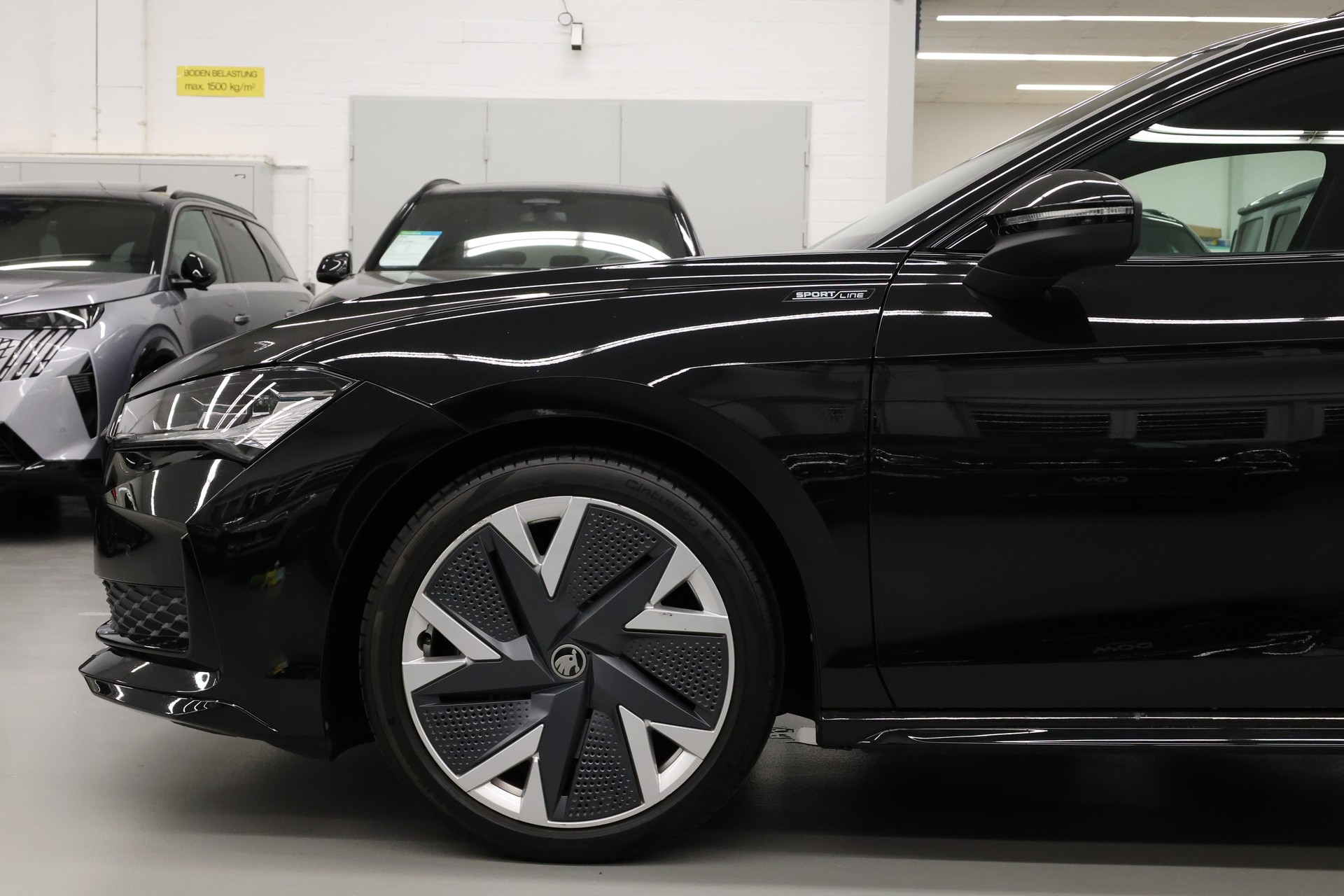 SKODA Superb Combi 2.0 TDI Sportline 4x4 DSG-image-11