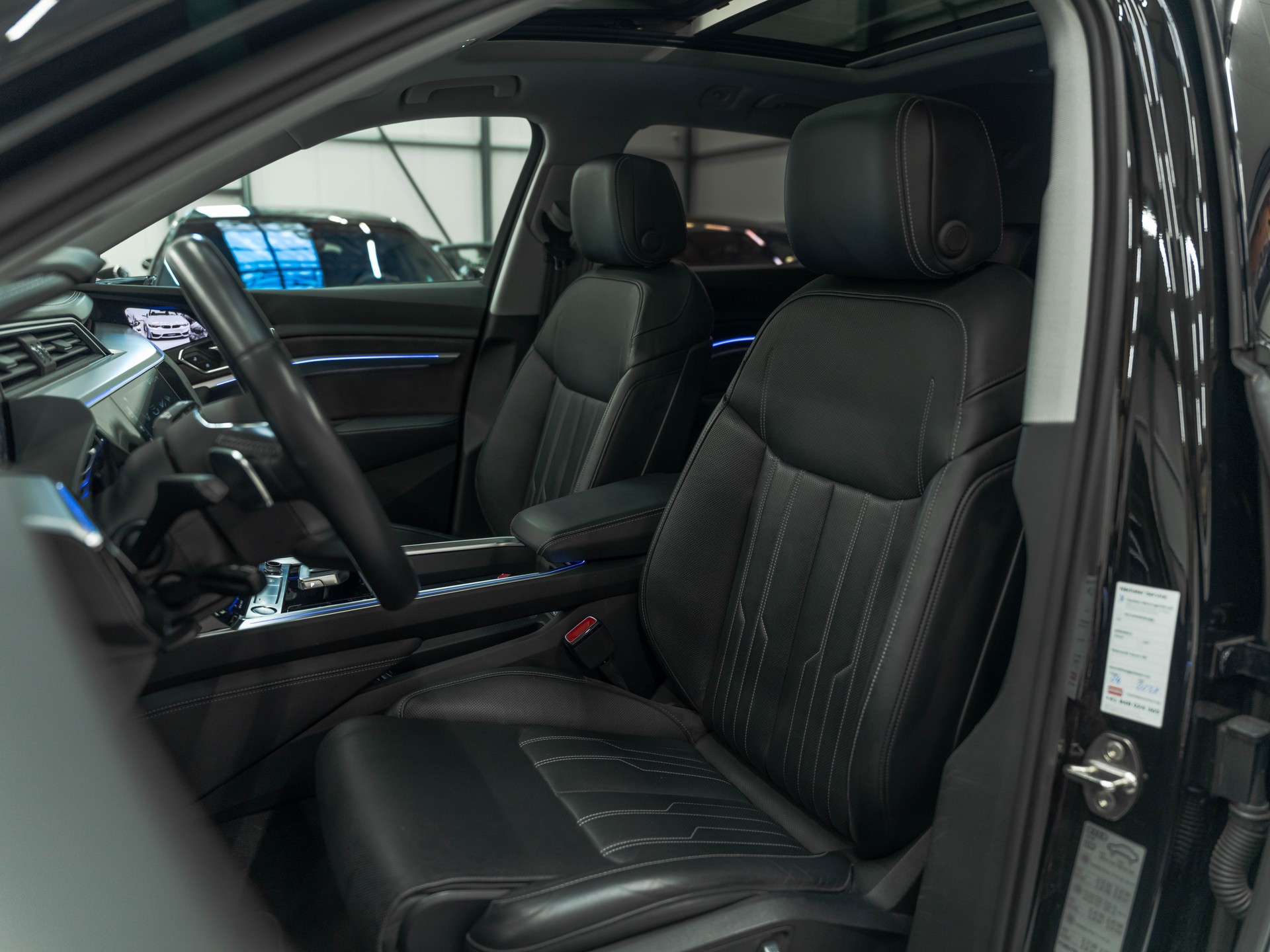 AUDI e-tron 55 Advanced quattro-image-8