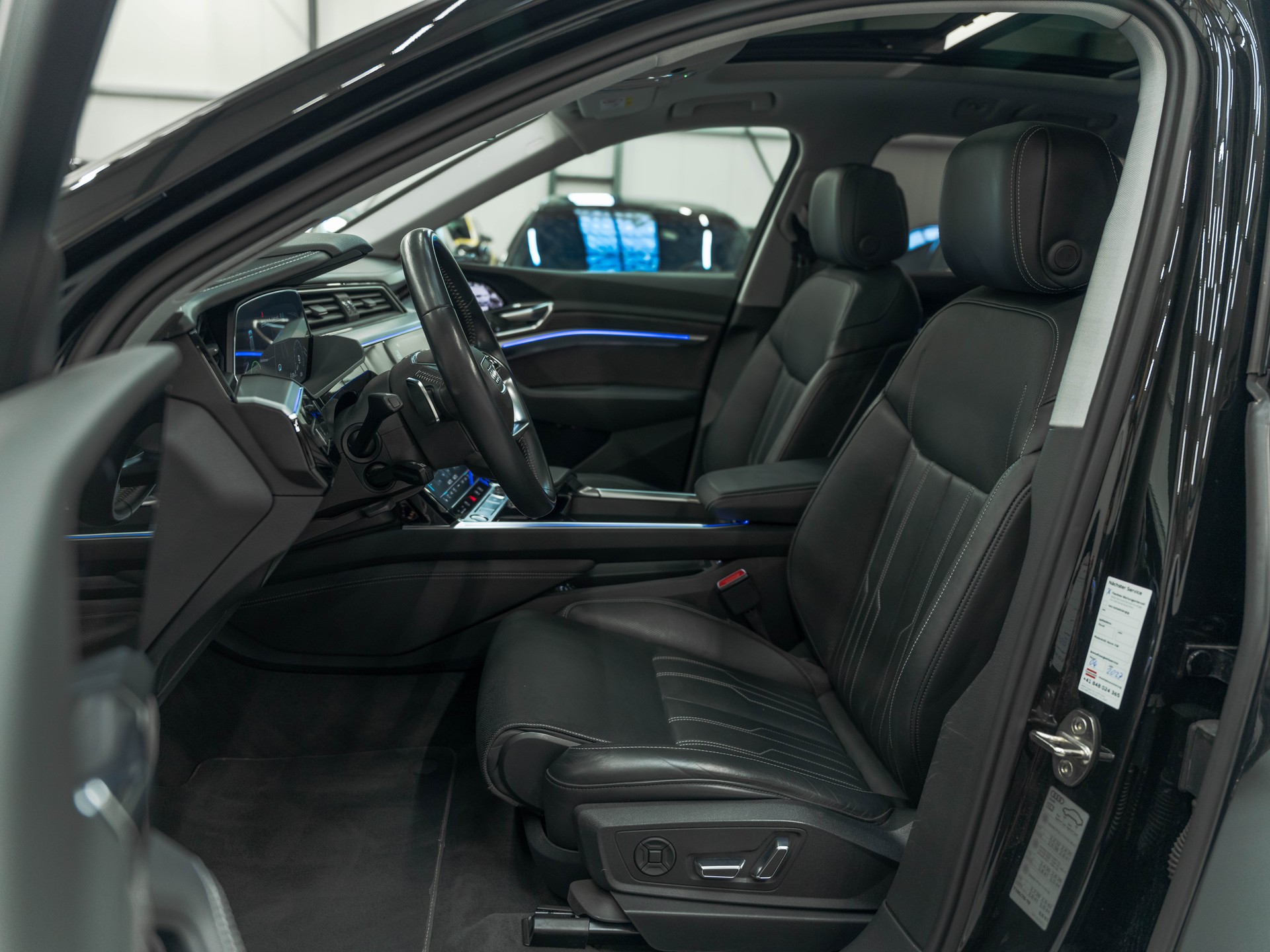 AUDI e-tron 55 Advanced quattro-image-7