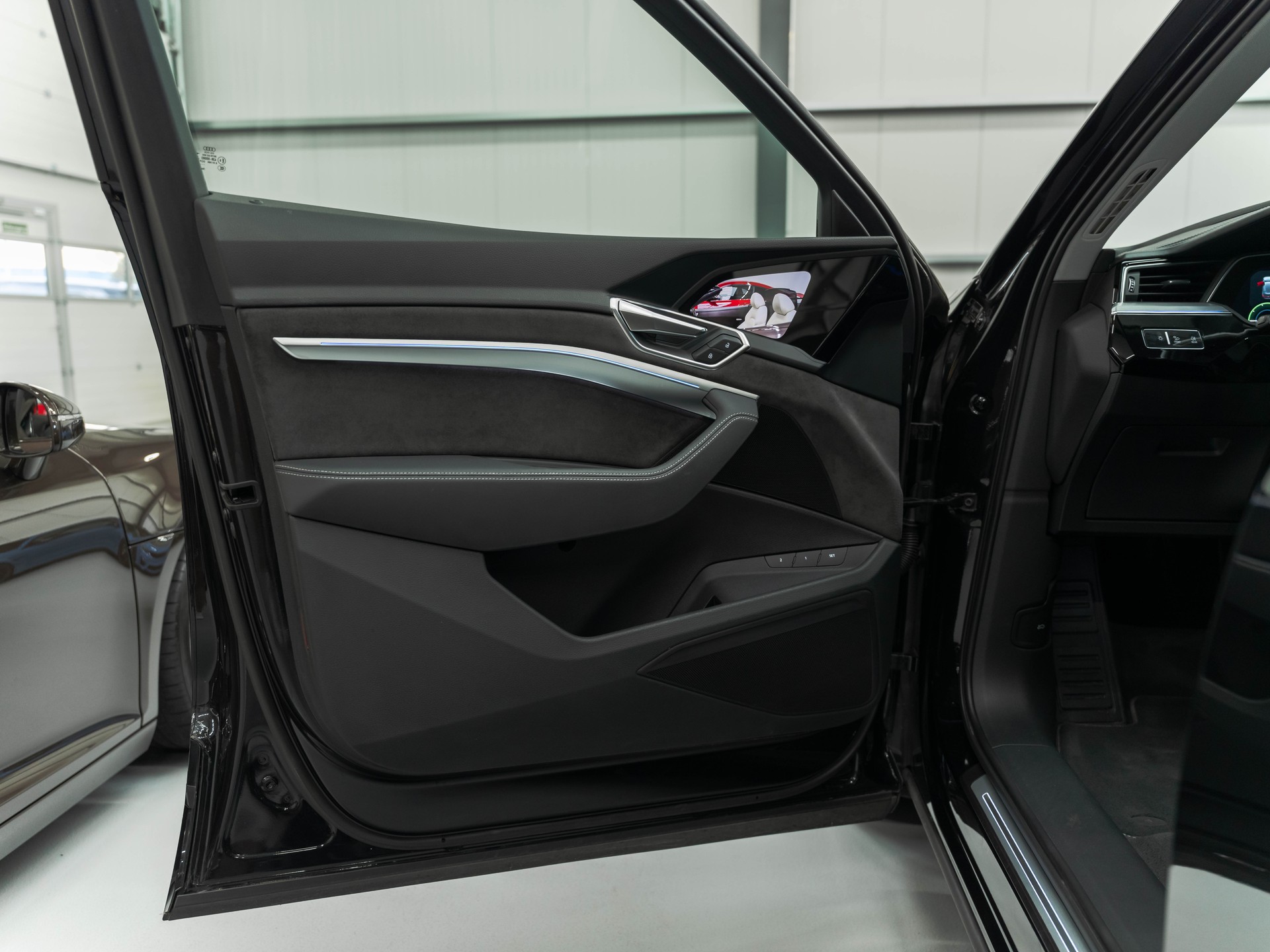 AUDI e-tron 55 Advanced quattro-image-18