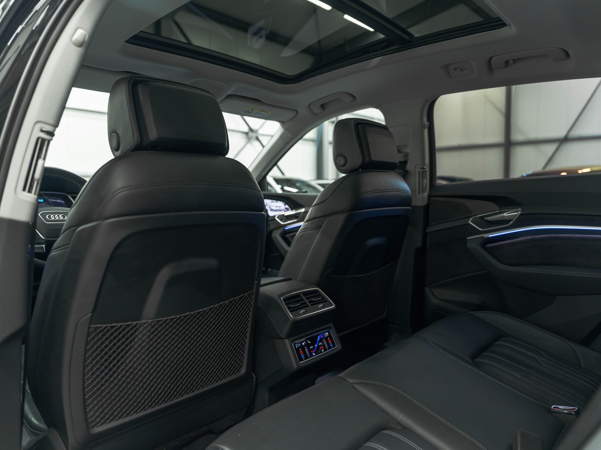 AUDI e-tron 55 Advanced quattro-image-10