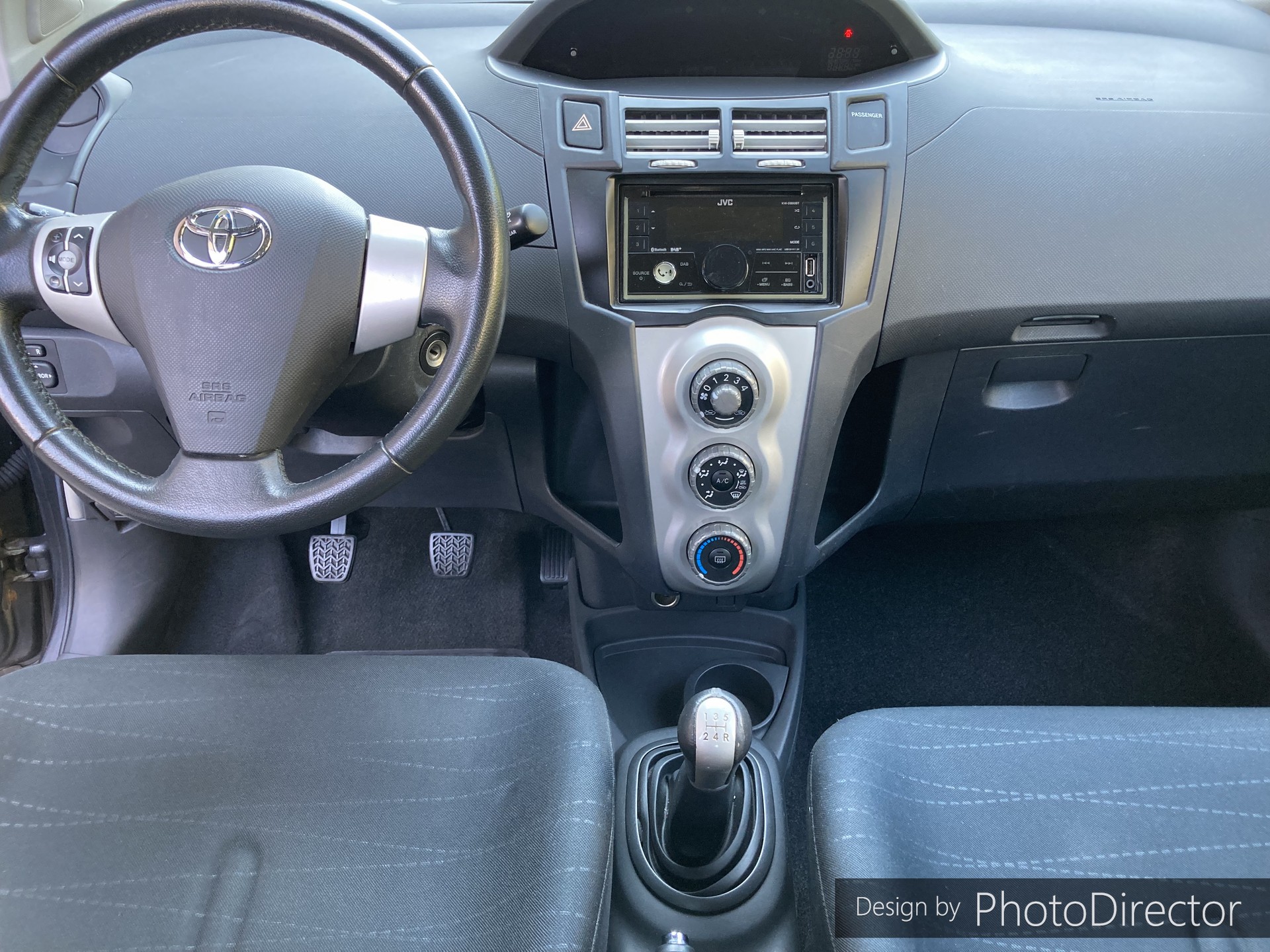 TOYOTA Yaris 1.3 COOL-image-5