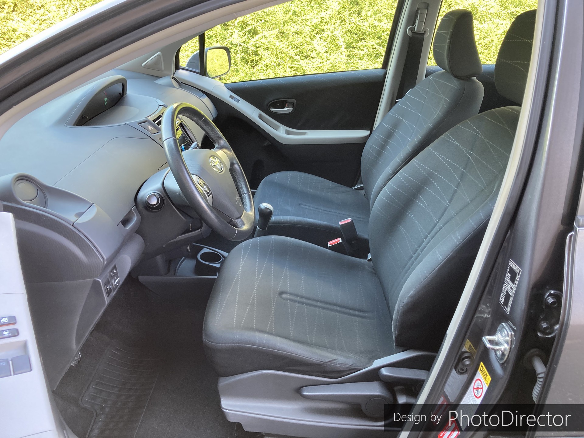TOYOTA Yaris 1.3 COOL-image-4