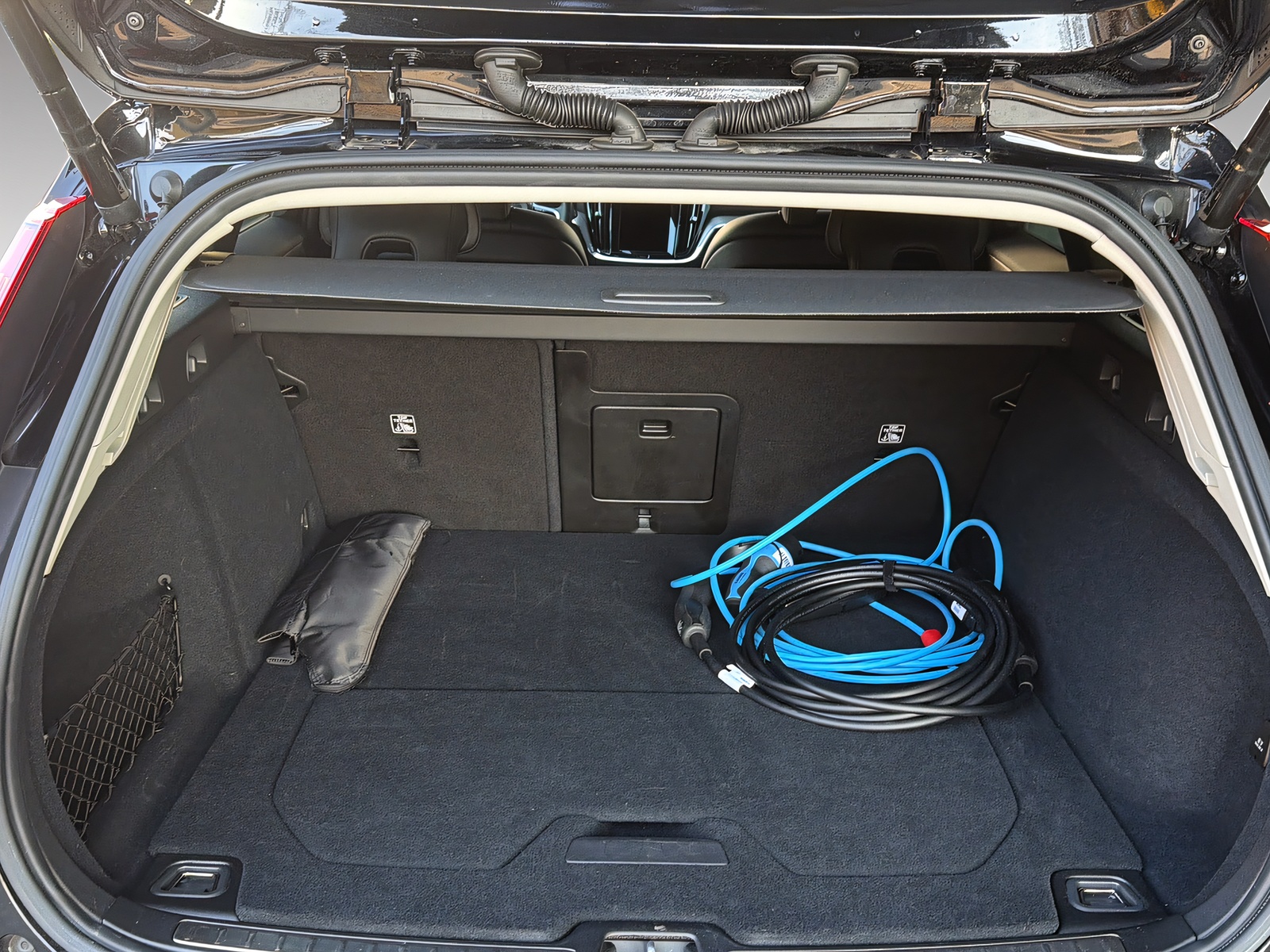 VOLVO V60 2.0 T6 TE Plus Dark eAWD-image-18