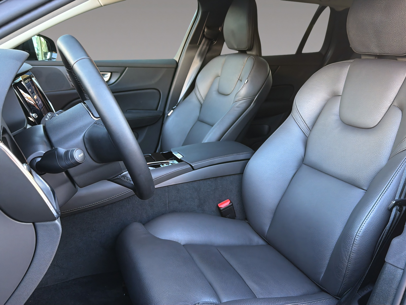 VOLVO V60 2.0 T6 TE Plus Dark eAWD-image-5