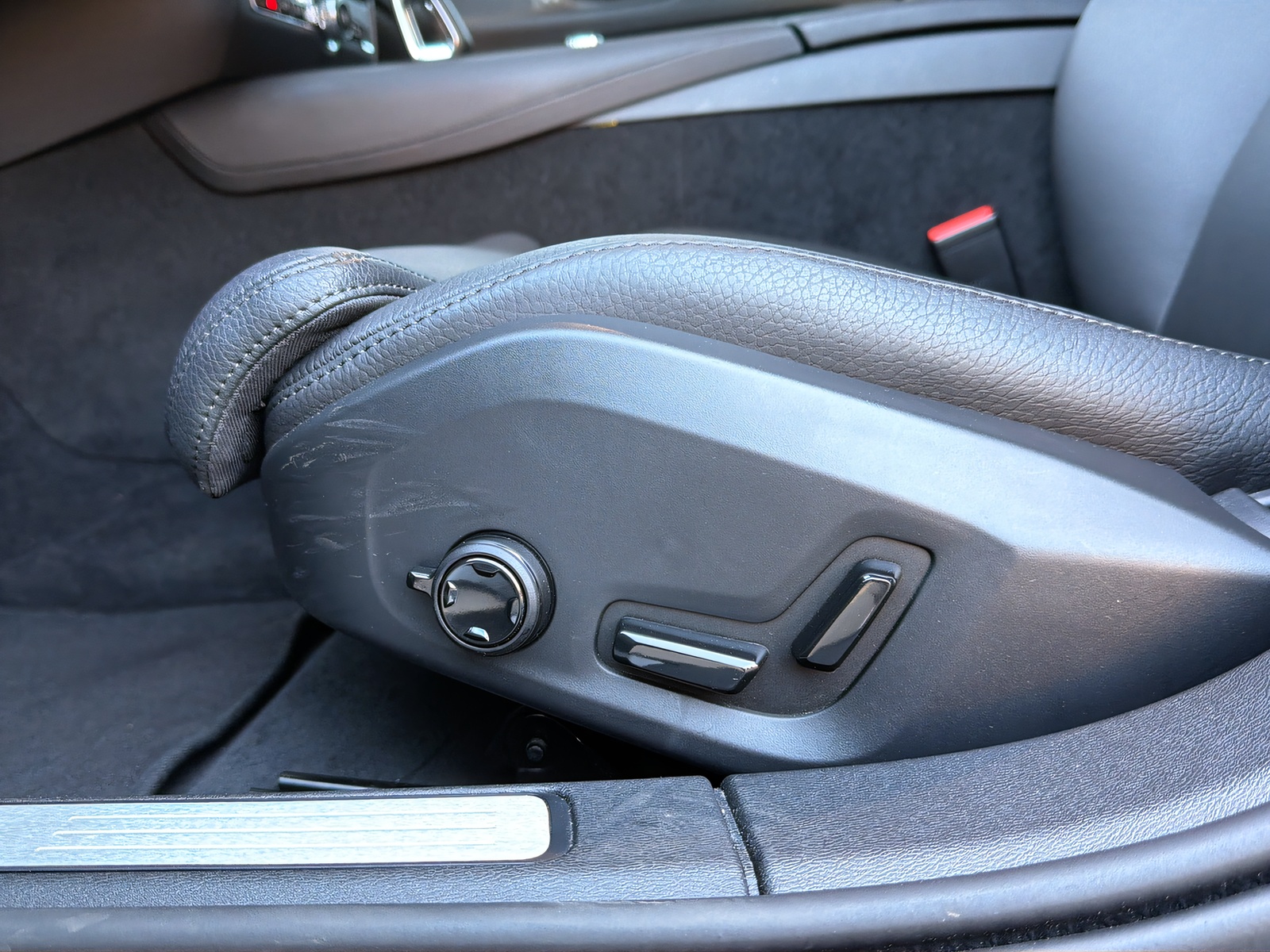 VOLVO V60 2.0 T6 TE Plus Dark eAWD-image-6
