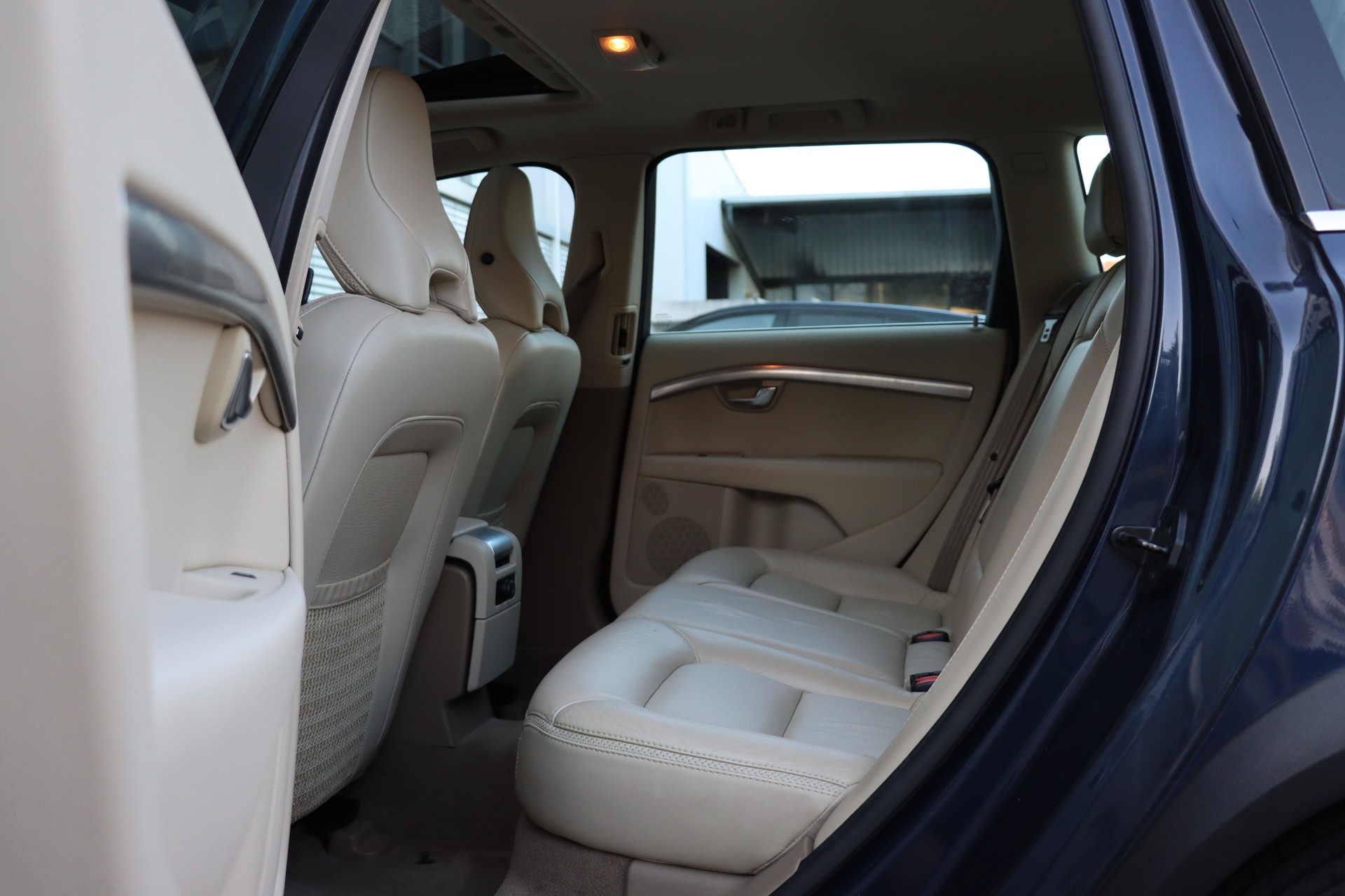 VOLVO XC70 D3 AWD Summum Geartronic-image-7