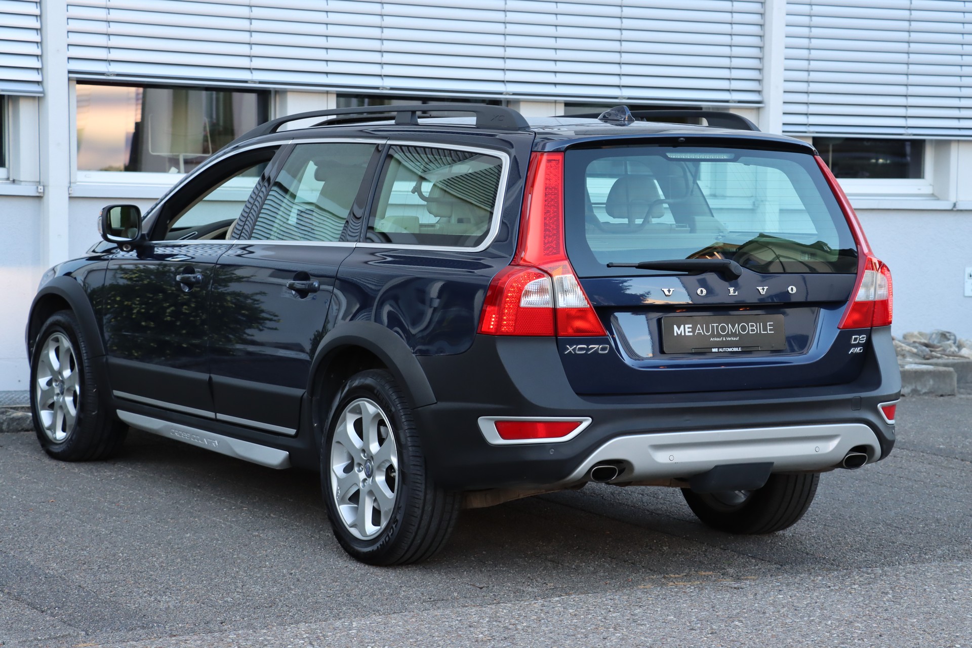 VOLVO XC70 D3 AWD Summum Geartronic-image-2