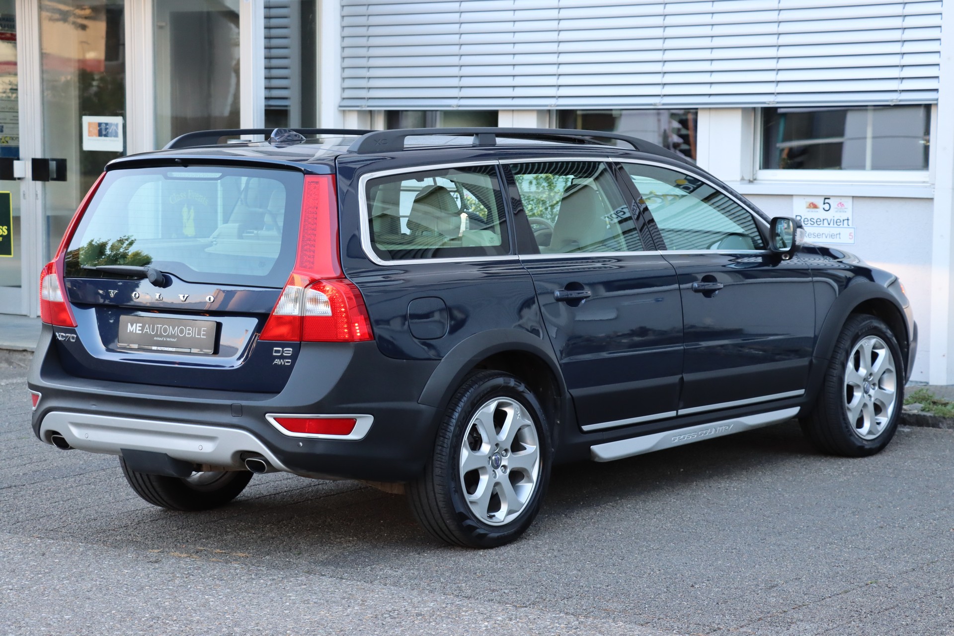VOLVO XC70 D3 AWD Summum Geartronic-image-3