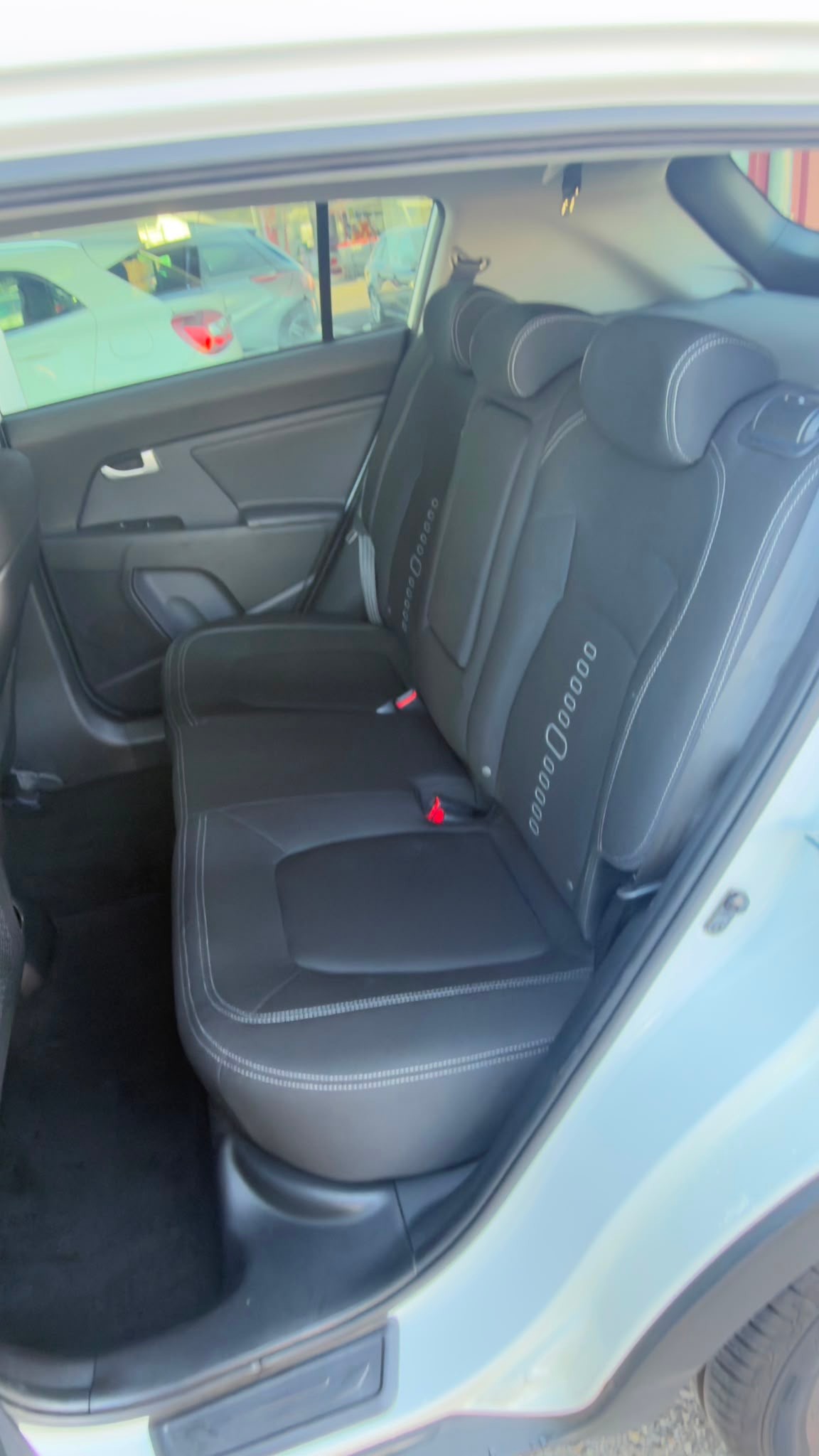 KIA Sportage 2.0 Style 4WD Automatic-image-8