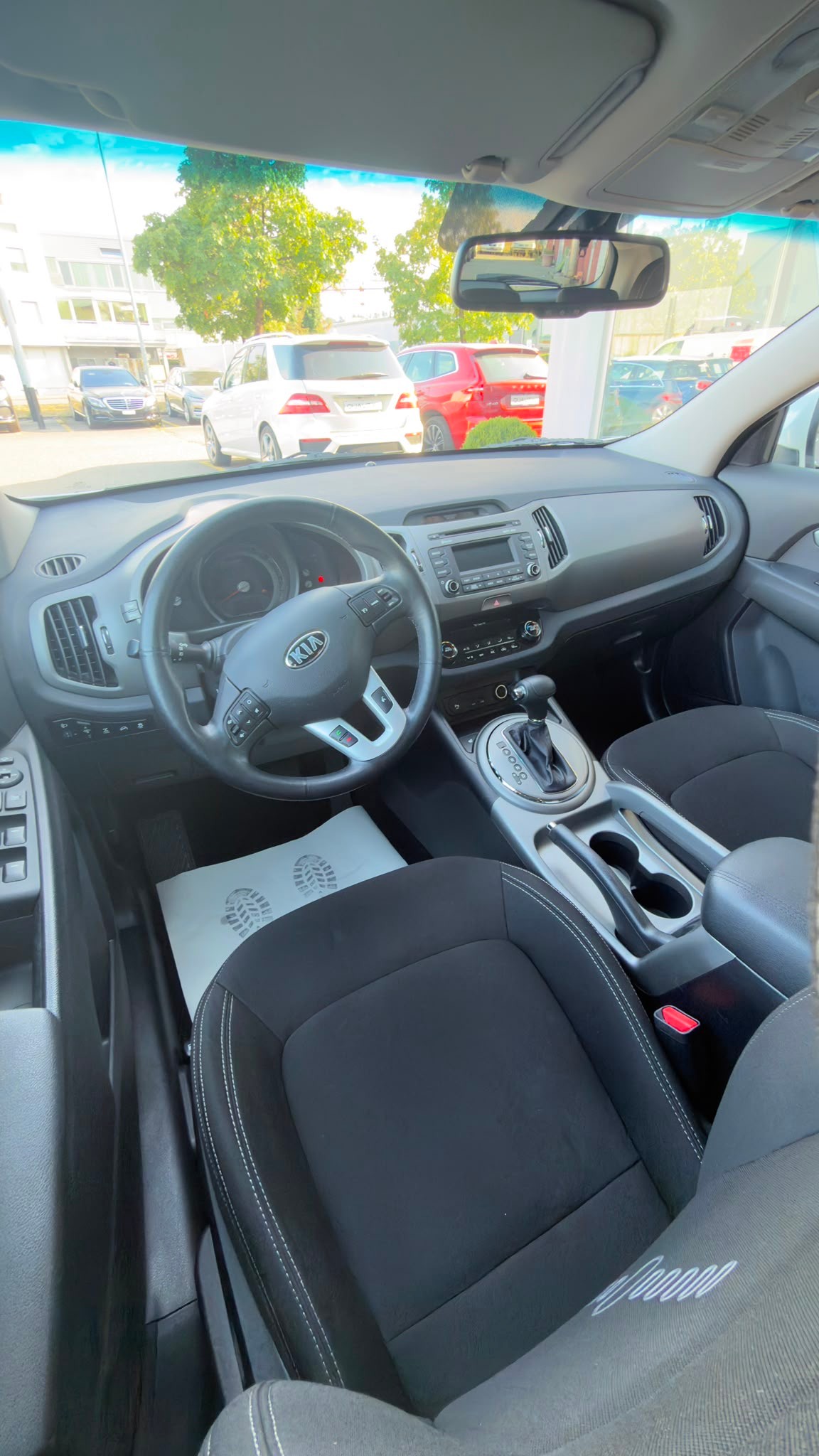 KIA Sportage 2.0 Style 4WD Automatic-image-11