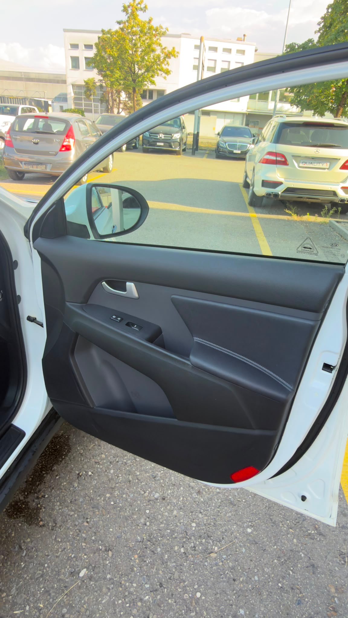 KIA Sportage 2.0 Style 4WD Automatic-image-13