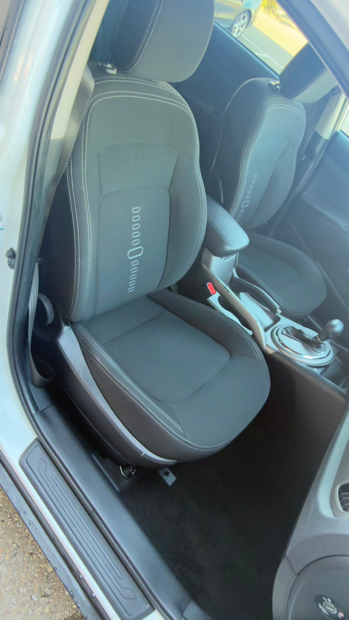 KIA Sportage 2.0 Style 4WD Automatic-image-10