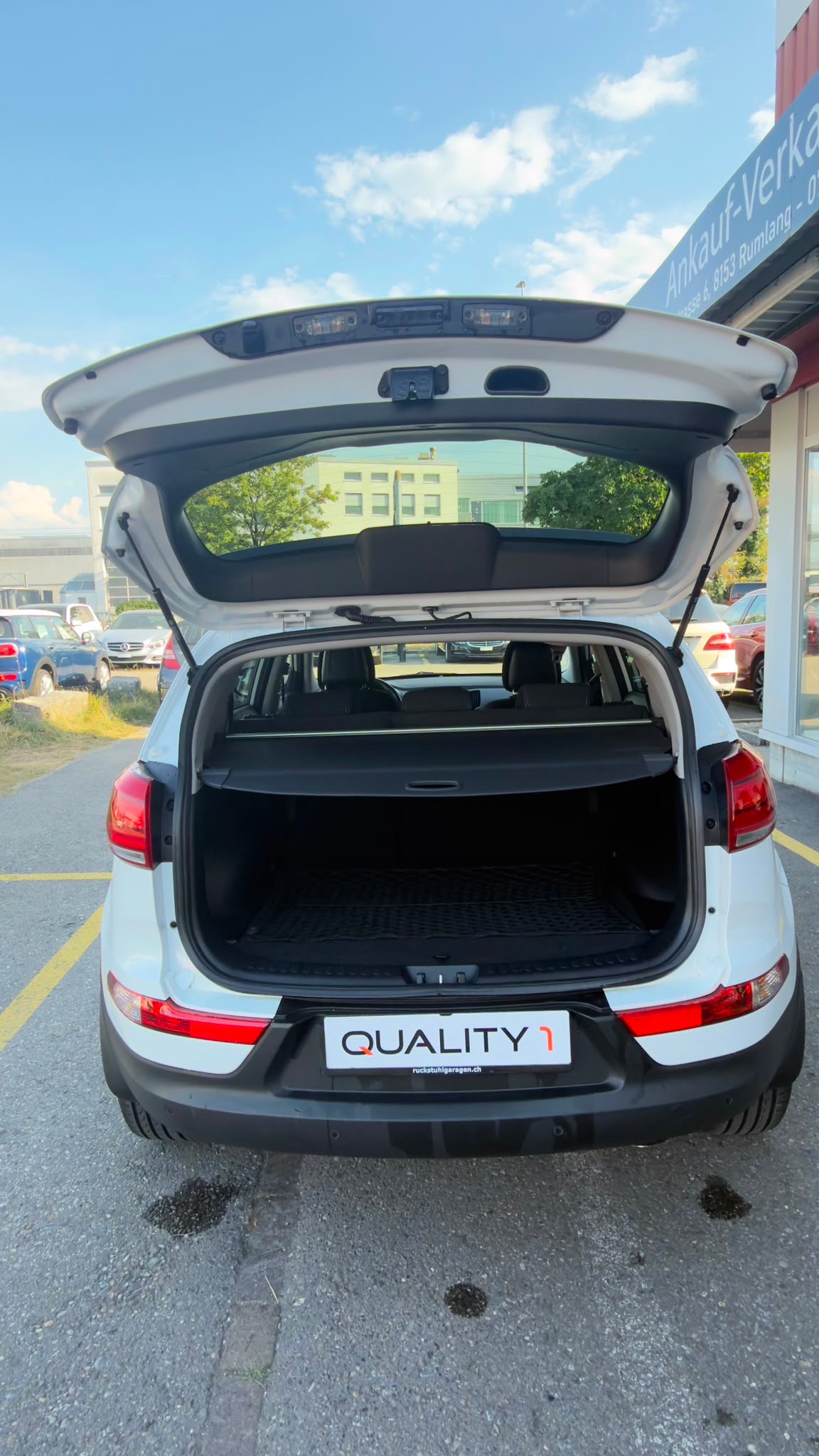 KIA Sportage 2.0 Style 4WD Automatic-image-6