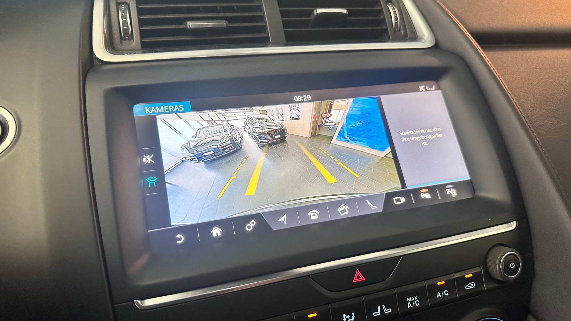 JAGUAR E-Pace 2.0 T 250 SE AWD-image-16