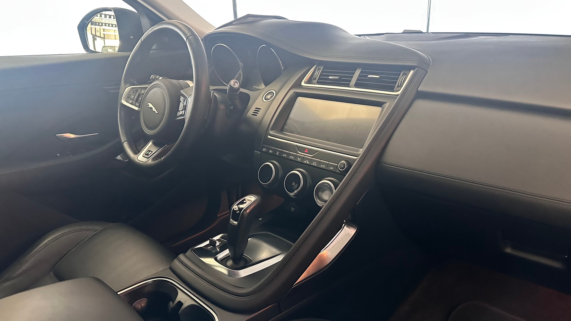 JAGUAR E-Pace 2.0 T 250 SE AWD-image-24