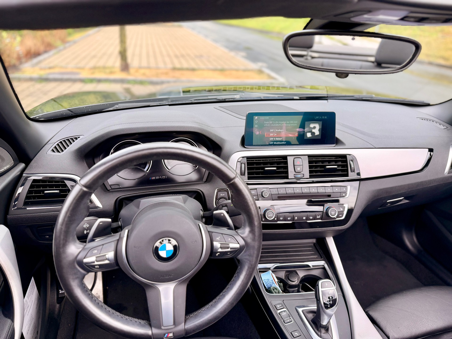 BMW M240i xDrive SAG-image-3