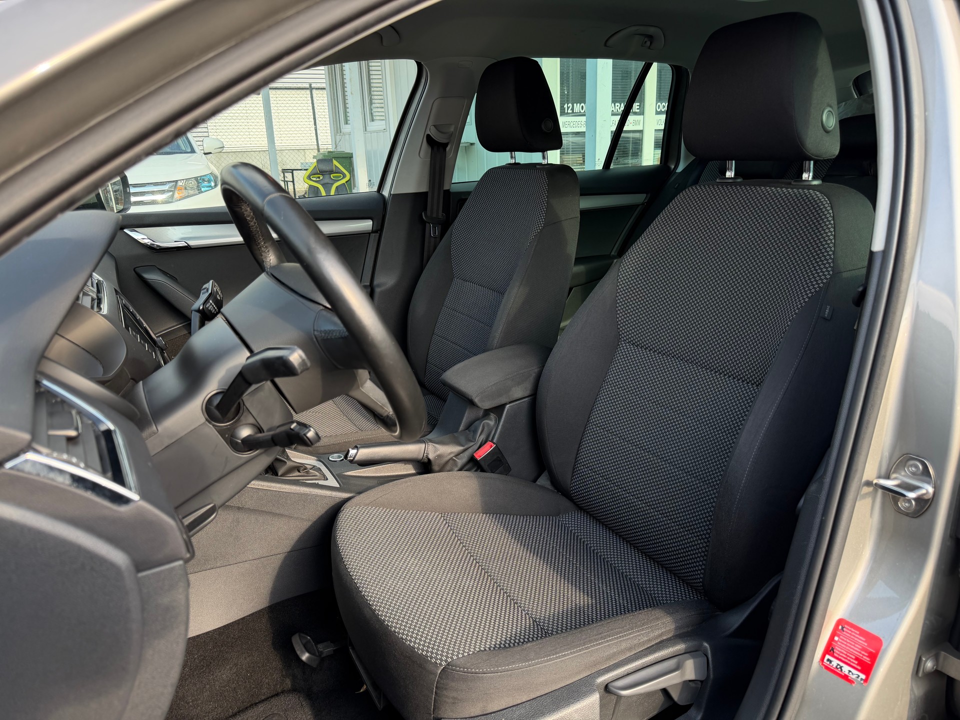 SKODA Octavia Combi 1.6 TDI Swiss Edition DSG-image-5