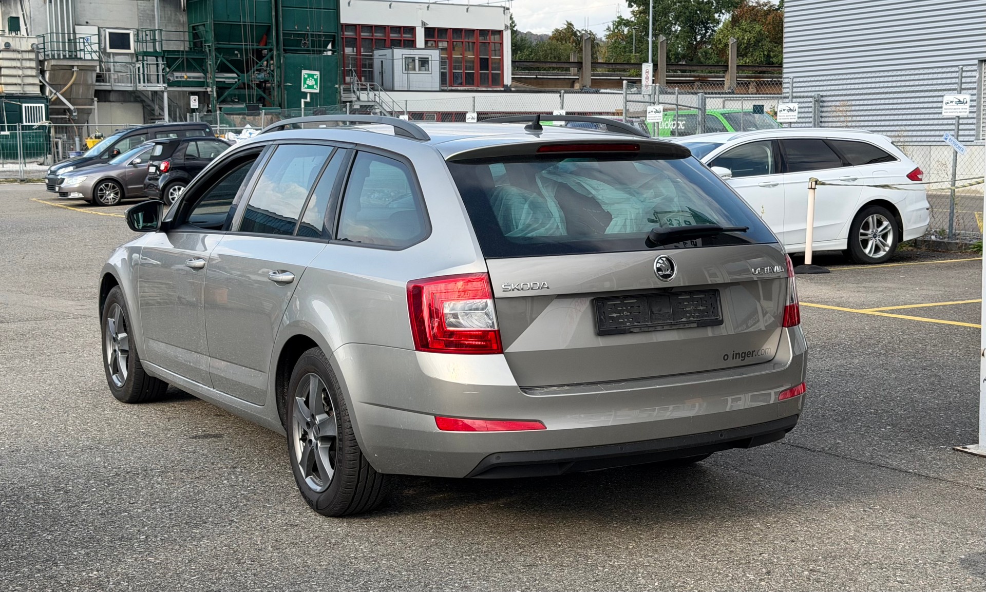 SKODA Octavia Combi 1.6 TDI Swiss Edition DSG-image-1